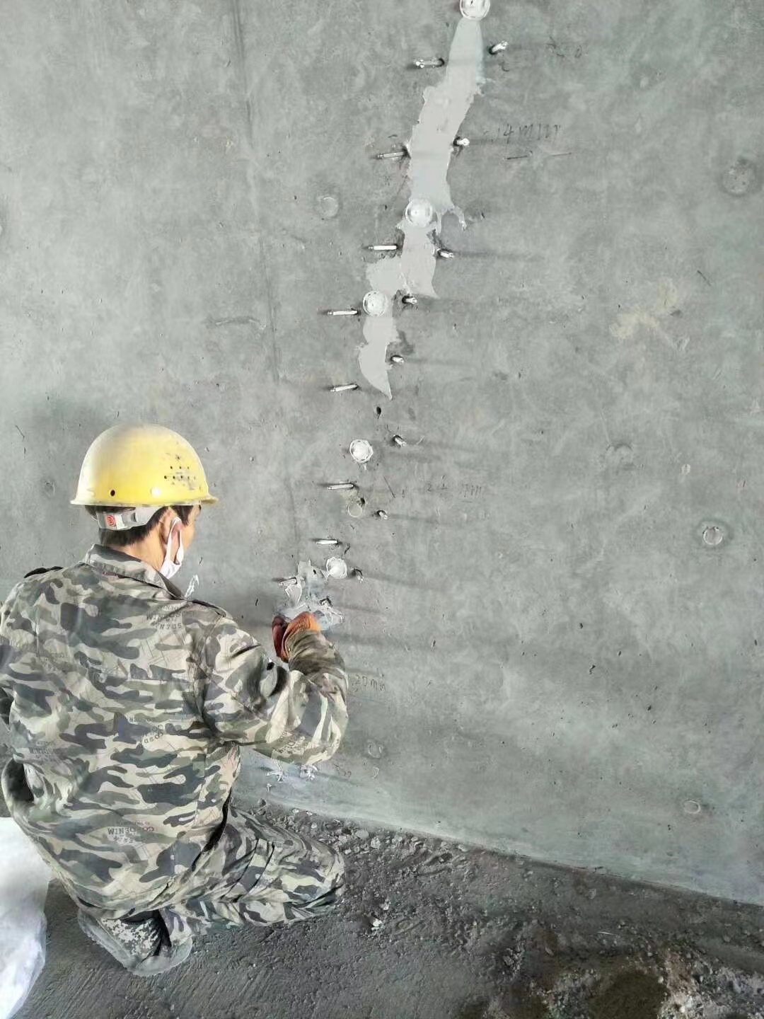 武陵源混凝土楼板裂缝加固施工的方案